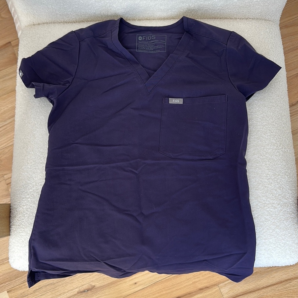 Figs scrub top